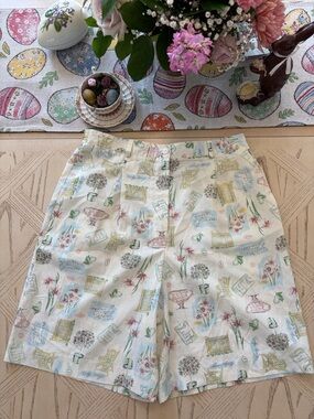 Vintage Cottagecore Grandma Chic High-Waist Shorts in Whimsical/Garden Print